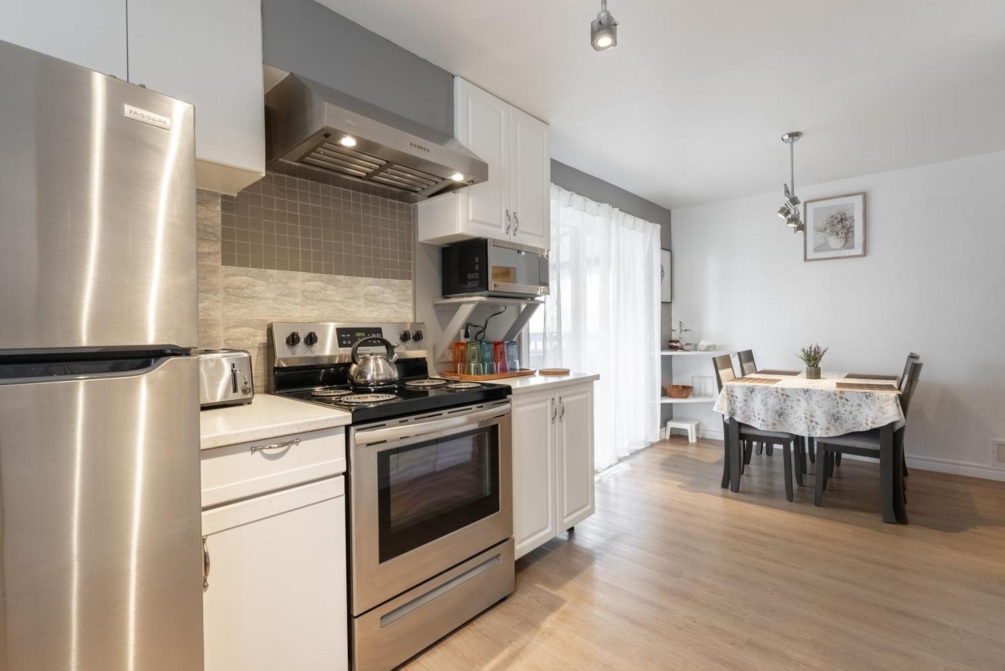 Comfortable Spacious House With Parking Brossard Extérieur photo