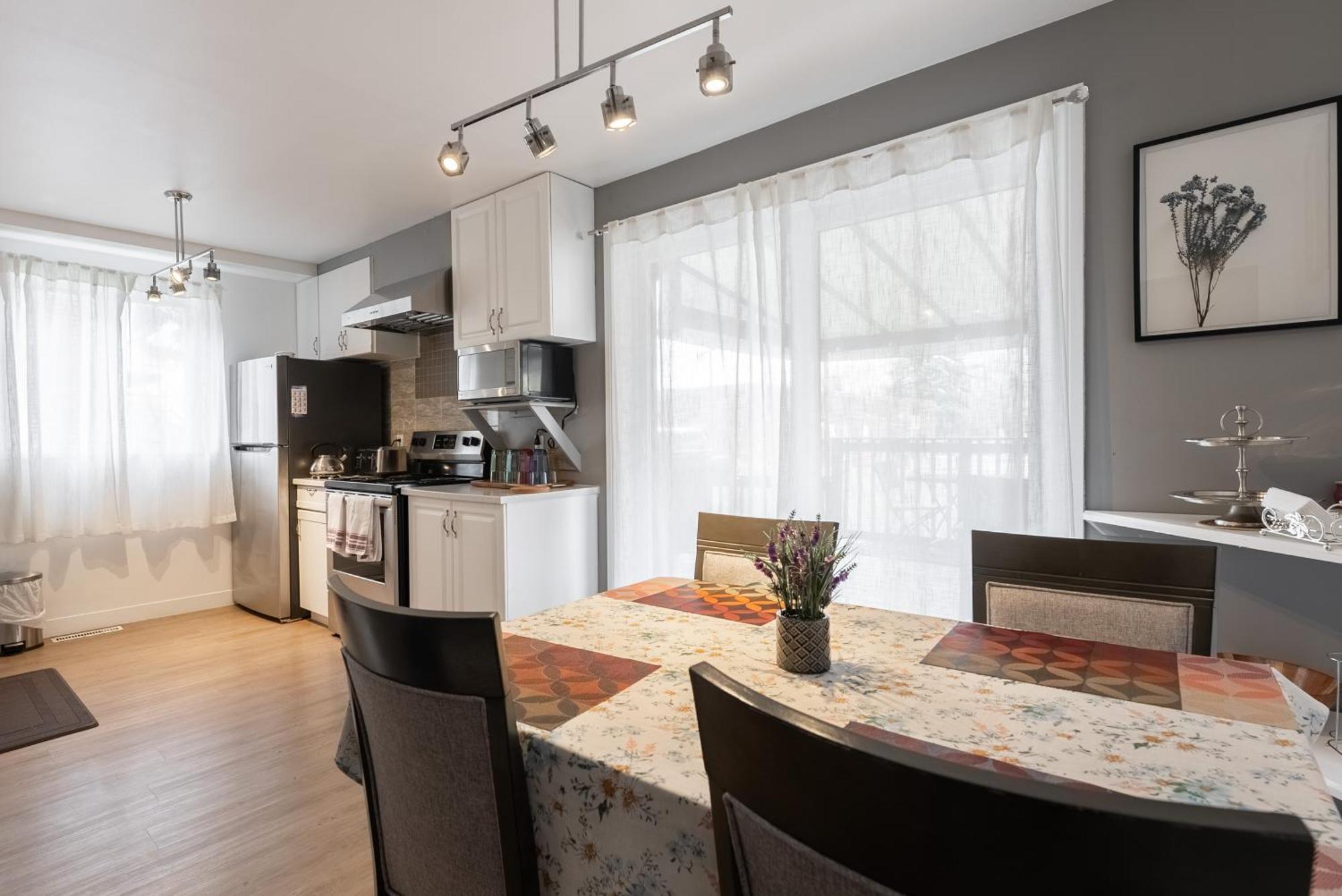 Comfortable Spacious House With Parking Brossard Extérieur photo