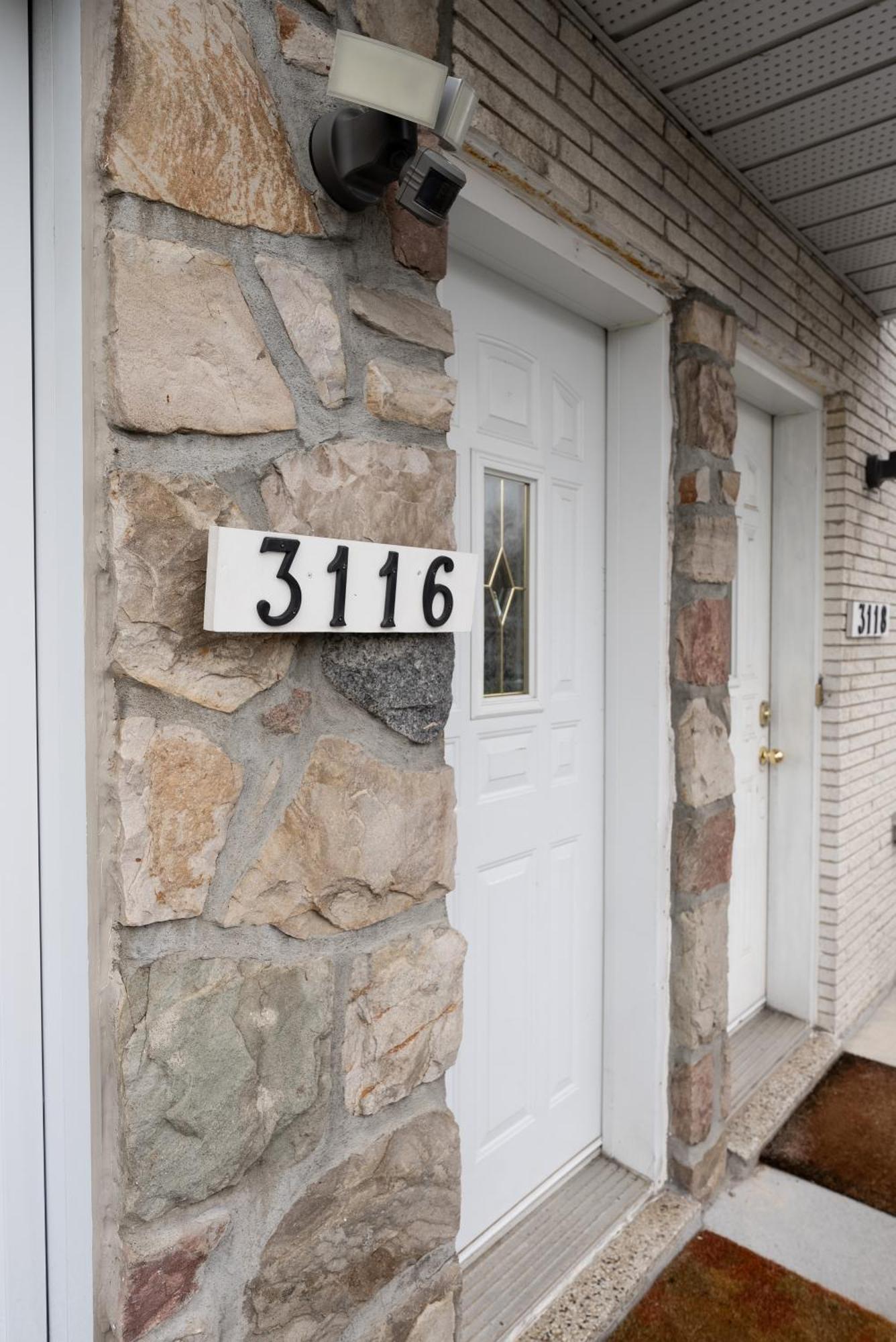 Comfortable Spacious House With Parking Brossard Extérieur photo