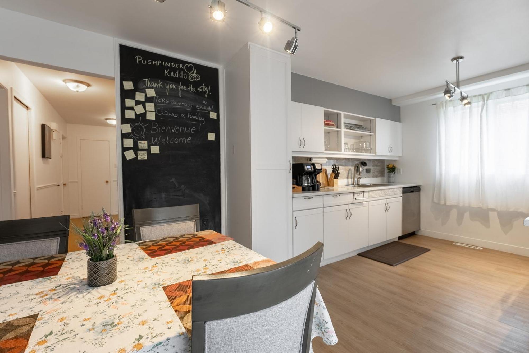 Comfortable Spacious House With Parking Brossard Extérieur photo